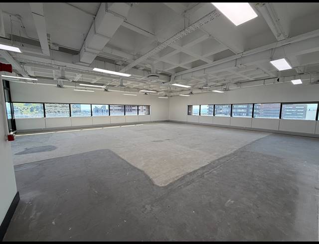 956M² BUILDING TO LET IN CAPE TOWN CITY CENTRE